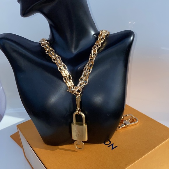 Authentic Louis Vuitton Lock and Key Set on a Chain. - Picture 10 of 10